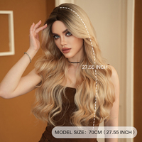 Perruque bouclée extra longue blonde ombrée Mixte Blanc Partie Moyenne Perruque Body Wave super longue Perruque de cheveux en fibre synthétique pour le quotidien 32 pouces