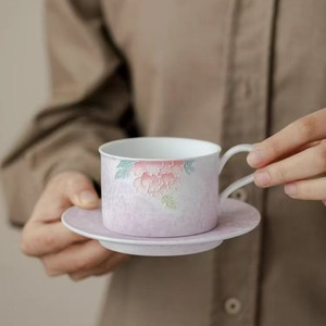 แก้วกาแฟเซรามิคลายดอกโบตั๋นเพ้นท์มือ พร้อมฝาปิด 150 มล. สำหรับชาหรือกาแฟ ใช้ในบ้าน - Product Image 3