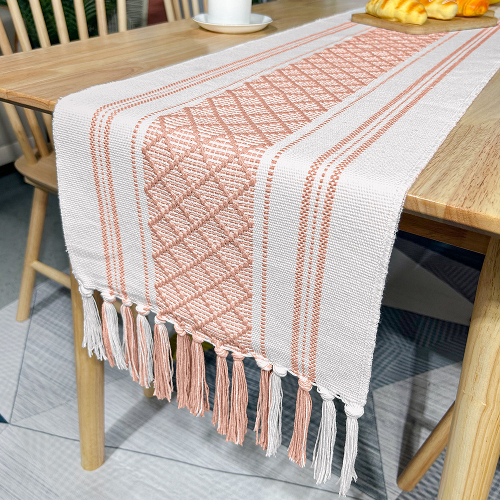 Runner da tavolo rosa carne con nappe multi-diamante