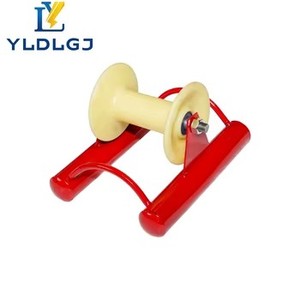 Galet <span class=keywords><strong>de</strong></span> guidage <span class=keywords><strong>de</strong></span> câble <span class=keywords><strong>en</strong></span> nylon à cadre rouge, à barres arquées et à bride évasée, non-marquant, pour guidage <span class=keywords><strong>de</strong></span> ligne aérienne, tirage et distribution - Product Image 3