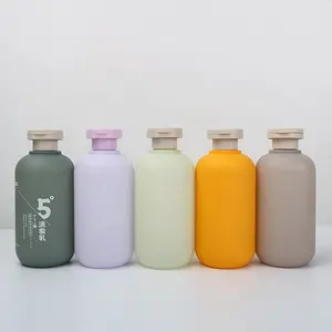 Bottiglia di balsamo per shampoo da spremere in hdpe opaco da 200 ml 300 ml 500 ml con coperchio in peluche