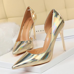 Chaussures à talons de luxe en cuir verni pour femme, bout pointu, brillant, multicolore, vente en gros - Product Image 1