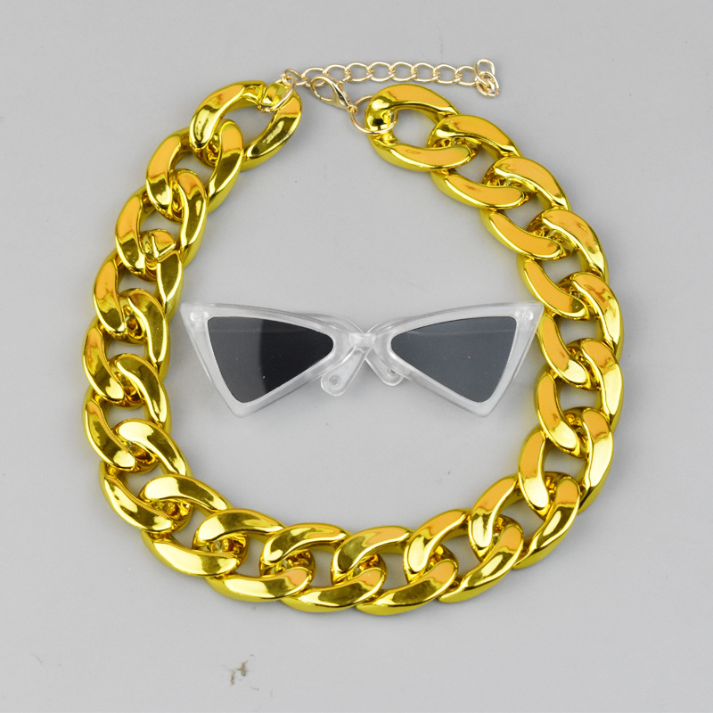 Collar triangular negro
