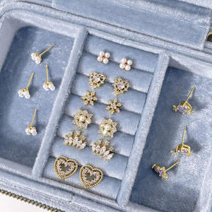 Pendientes de Botón con Forma de Corazón con Circonita, Chapados en Oro de 18K, Joyería de Latón Moderna para Bodas y Fiestas, Hermoso Regalo - Product Image 1