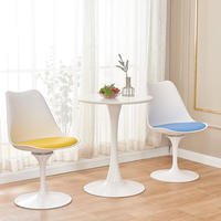 Table basse ronde de salon en métal antique méditerranéen de style moderne avec finition marbre blanc