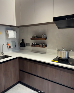 Meubles de cuisine modulaires modernes sur mesure Santopova, armoires murales en contreplaqué, porte en verre, dosseret, évier - Product Image 5