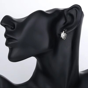 Pendientes de tuerca de moissanita VVS GRA de corte redondo con diseño de cola de pez de líneas simples, rellenos de oro de 14K, joyería de uso diario para mujer - Product Image 4