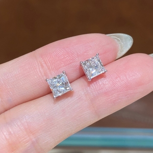 เครื่องประดับเพชร Aazuo 18K เพชรเลี้ยงในห้องปฏิบัติการ ดีไซน์คลาสสิก รูปทรงต่างๆ ตัวเรือนแบบกรงเล็บ 2.0 กะรัต ต่างหูแบบติดหู 1 คู่ ของขวัญสำหรับผู้หญิง สวมใส่ได้ทุกวัน - Product Image 5