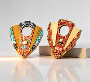 Coupe-cigares de haute qualité personnalisé avec logo, en acier inoxydable, coupe en V, guillotine, coupe-cigares de table pour les amateurs de cigares - Product Image 1