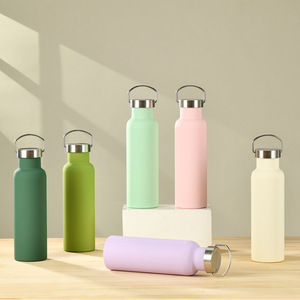Bouteille isotherme de sport en acier inoxydable à double paroi de 600 ml avec poignée et couvercle à ouverture étroite pour la randonnée et l'escalade – Vente en gros - Product Image 6