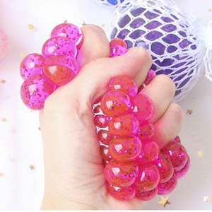 Venta al por mayor: Juguetes antiestrés blandos de malla con forma de uva para aliviar el estrés, regalos para el alivio de la presión, juguetes de bolas antiestrés. - Product Image 2