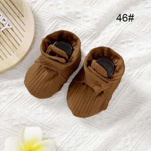 Chaussons pour bébé en gros, chaussons tricotés pour nourrissons, chaussons en coton biologique, chaussons antidérapants côtelés pour bébé - Product Image 1
