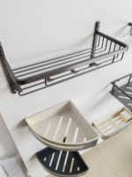 Étagère d'angle murale en métal moderne et écologique pour salle de bain, idéale pour hôtels et appartements