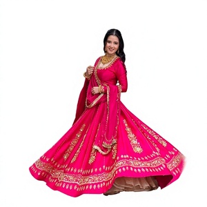 Vestido de Noche Largo de Satén Rosa con Bordado, Estilo Banarasi, Manga Larga, Hecho a Mano, Elegante, con Sujetador Incorporado - Product Image 1