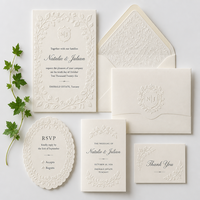 Blindgeprägte Hochzeitseinladung im Toskanischen Wein- und Zypressenstil, Elegante Klassische Maßgefertigte Blindgeprägte Einladung