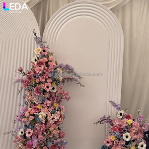 Fondo de pared LEDA con flores colgantes de colores, arco de acrílico blanco, fondo limpio para bodas - Product Image 3