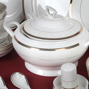 Nouvel ensemble de vaisselle de luxe en porcelaine fine de style bohème avec bordure dorée, 60 pièces, avec kit d'ustensiles - Product Image 3