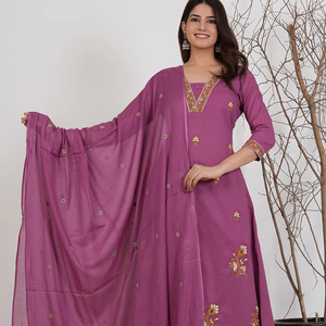 Ensemble kurta : Achetez en gros des robes pour femmes, vêtements décontractés d'été, mode indienne et pakistanaise, haut et bas élégants, pour revendeurs en ligne. - Product Image 1