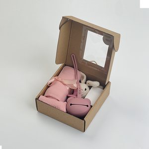 Set Regalo Personalizzato per <span class=keywords><strong>Neonato</strong></span> da 7 Pezzi: Copertina in Mussola di Cotone Biologico, Bavaglino, Gioco Dentizione, Tinta Unita, 200 Fili - Product Image 5