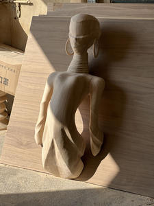 Estatua de Madera de Tamaño Real de una Belleza Africana, Estilo Moderno de Mediados de Siglo - Product Image 3