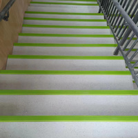 Profilés de nez de marche antidérapants modernes en PVC, bande de finition épaisse pour escaliers, prix compétitifs, classe d'incendie B1, épaisseur 3mm/4mm