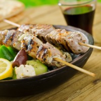Brochettes en bois miniatures personnalisées de 4 pouces Brochettes coréennes en bois de bouleau naturel pour les fêtes en plein air Torréfaction de fruits Utilisation au restaurant