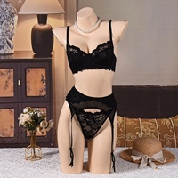 Ensemble de Lingerie Intime Rouge en Dentelle Transparente avec Porte-Jarretelles, Soutien-Gorge et String – Tenue de Nuit pour Femme, Idéal Cadeau de Lune de Miel
