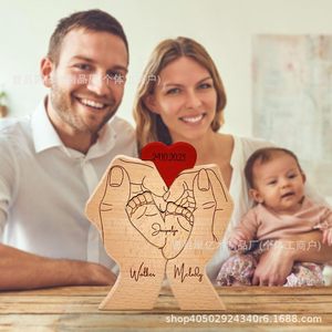 Adorno de madera con forma de corazón para mesa, regalo para el Día de la Madre, rompecabezas con nombre familiar, 1 unidad - Product Image 4