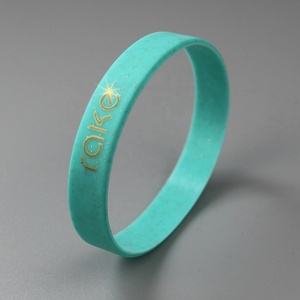 Nueva pulsera de silicona con purpurina promocional de alta calidad personalizada con estilo con impresión de logotipo dorado - Product Image 3