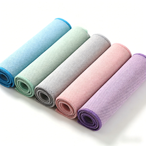Serviette rafraîchissante en microfibre ultra douce, effet refroidissant instantané, légère et respirante, service OEM de conception personnalisée disponible - Product Image 3