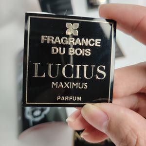 Etiqueta Metálica de Perfume de Lujo ODM OEM, Etiqueta de Aluminio con Logotipo en Relieve Dorado, Acabado Brillante, Personalizable, Impresión Offset para Velas - Product Image 4