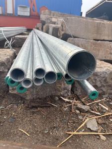 Double protection contre la corrosion Tuyau en <span class=keywords><strong>acier</strong></span> soudé <span class=keywords><strong>galvanisé</strong></span> doublé de plastique pour le transport d'<span class=keywords><strong>eau</strong></span> <span class=keywords><strong>potable</strong></span> 3m 6m 9m 12m Chine - Product Image 4