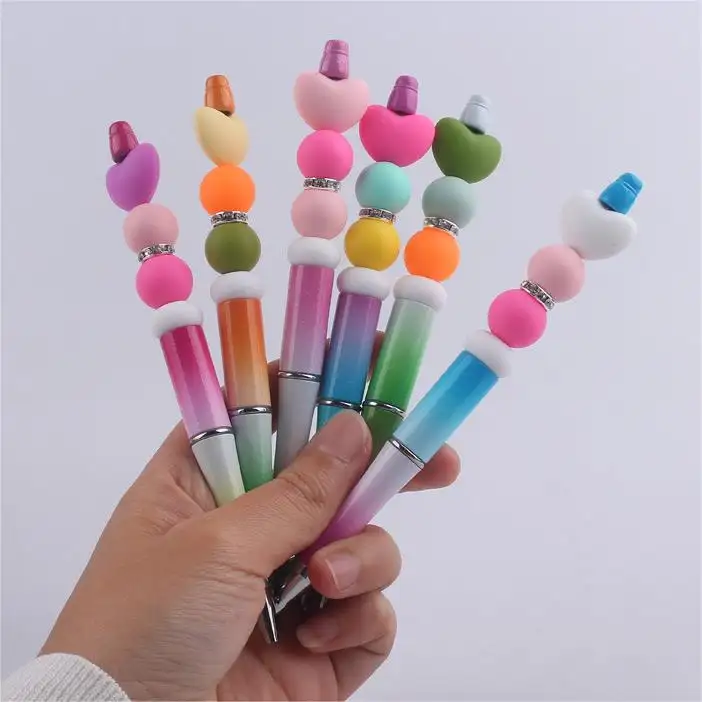 Nouveauté stylo à bille en plastique dégradé coloré coeur d'amour rose perles de silicone stylos noirs