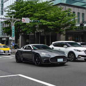 ฝากระโปรงคาร์บอนไฟเบอร์ ZNDR Aston Martin DB11 รุ่นอัพเกรด MSY Style แบบติดตั้งเอง สภาพใหม่ สำหรับ DB11 โดยเฉพาะ - Product Image 4