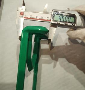 Manille d'éviscération en plastique avec tige de suspension et goupilles pour l'abattage de la volaille - Product Image 4