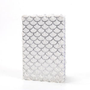 Journal Kawaii Fluffy B5 enveloppé d'une couverture en peluche rose pastel avec bande élastique, idéal pour la prise de notes créatives - Product Image 3