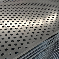Tôle perforée en acier inoxydable à motif personnalisé, maille métallique perforée avec différentes formes de trous pour la décoration architecturale