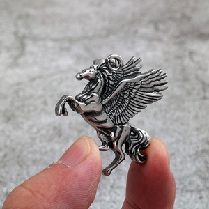 Yunnique Pegasus Wings – collier asymétrique en acier inoxydable, pendentif double face pour hommes et femmes, cadeau de fête, bijoux à la mode - Product Image 4