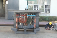 Fourneau de fusion électrique à induction industriel pour la fusion du fer, du cuivre, du bronze, de l'aluminium, de 500 kg à 1 tonne, pour la fusion de l'acier