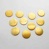 Offre Spéciale personnalisé sans frais de moule ébauches d'estampage en métal disque rond anodisé petite plaque de laiton en acier en aluminium bricolage pour étiquette de charme artisanale