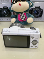 Appareil photo reflex numérique Sony A5000 NEUF à bas prix avec objectif 16-50 mm, capteur CMOS, carte SD