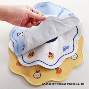 Bavoir imperméable en coton pour bébé, bavoir brodé à motif de dessin animé pour nouveau-nés et tout-petits - Product Image 3