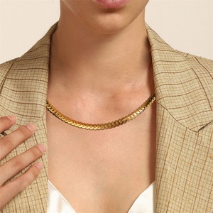 Collar de Cadena con Colgante de Acero Inoxidable para Mujer, Chapado en Oro de 18k, Estilo Moderno, XRJewelry, para Aniversario, Venta al Por Mayor - Product Image 2