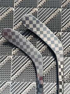 2025 New Low Price Custom Carbon Fibre Ice Hockey <b>Sticks</b> 350-390g Lightweight Professional Classic 57-60 Inches - Product Image 5