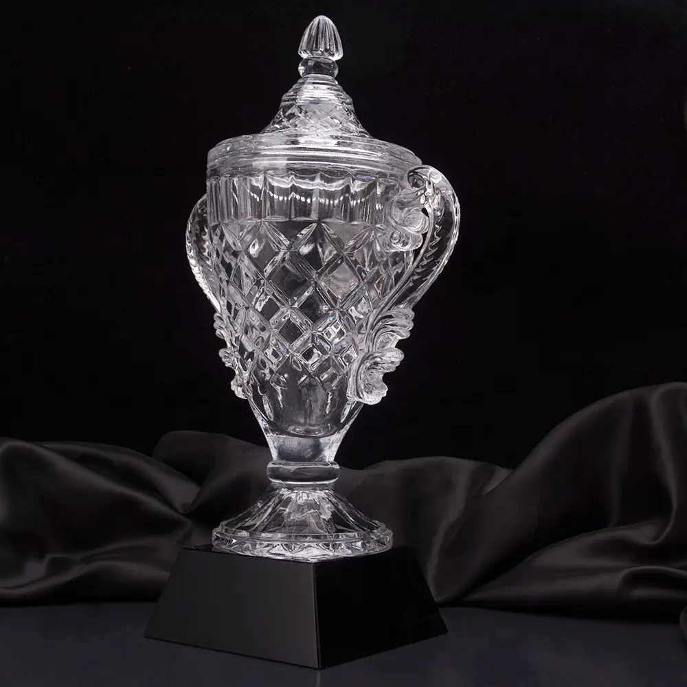 Eer Van Kristallen Gegraveerde Glazen Kristallen Trofee-Beker Met Een Kom Voor Sportsouvenirs