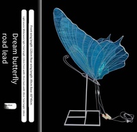Ouvrez et fermez le papillon Le papillon avec des lumières déplacera les ailes décoratives