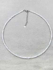 Collar de piedra lunar arcoíris, joyería delicada con piedras preciosas, cuentas microfacetadas, collar de cristal, joyería minimalista, piedra preciosa pequeña - Product Image 4