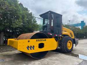 China Brand XS223JS 22 Ton Single Drum Vibratory Road <b>Roller</b> SDEC Engine 22000kg Compactor For Highway Construction - Product Image 3