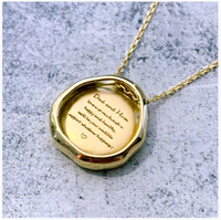 Logo personnalisé pendentif en or 18k pour bébé, plaque de lettrage pendentif pour bébé, anniversaire, bijoux personnalisés pour mémoire, livraison directe