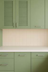 Armoires de cuisine modernes SANTOPOVA de couleur verte avec portes à persiennes et plan de travail en quartz - Product Image 4